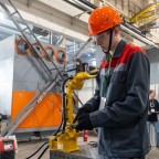 На КРМЗ проходит чемпионат по роботизированной сварке