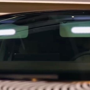 Xpeng показала роботакси с дисплеями на солнцезащитных козырьках