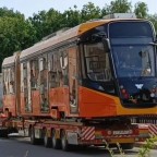В Екатеринбург прибыл первый в России пятисекционный трамвай «80 лет Победы»