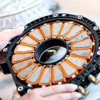 Дочерняя компания Mercedes создала электродвигатель весом 13 кг и мощностью 1000 л. с.