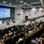 Почему весной асфальт сходит вместе со снегом?