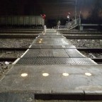 В Подмосковье установили первую подсветку пешеходного перехода на ж/д путях