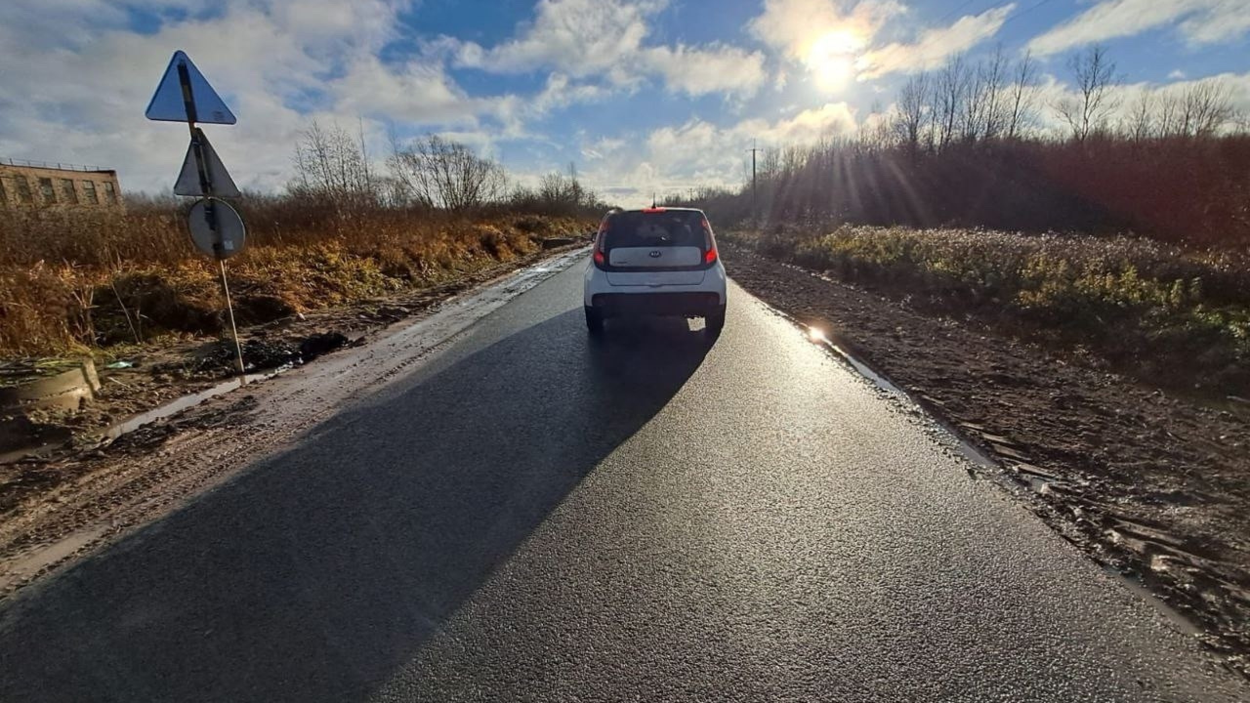 В Новгородской области после ремонта появилась дорога шириной всего 4,5 метра