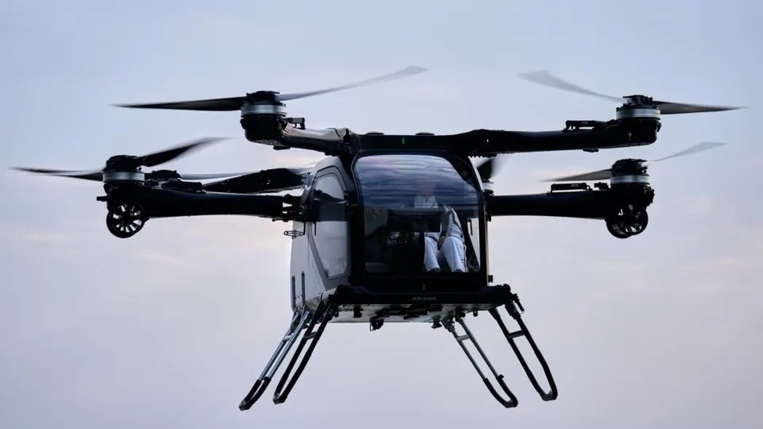 Китайская Aridge готовится к серийному выпуску минивэнов с летающим модулем