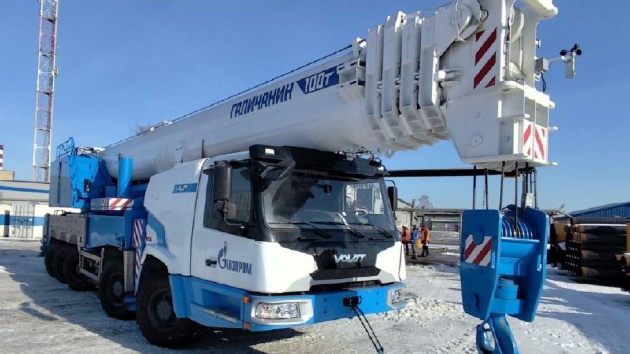 Галичский завод выпустил 100-тонный автокран для «Газпрома»
