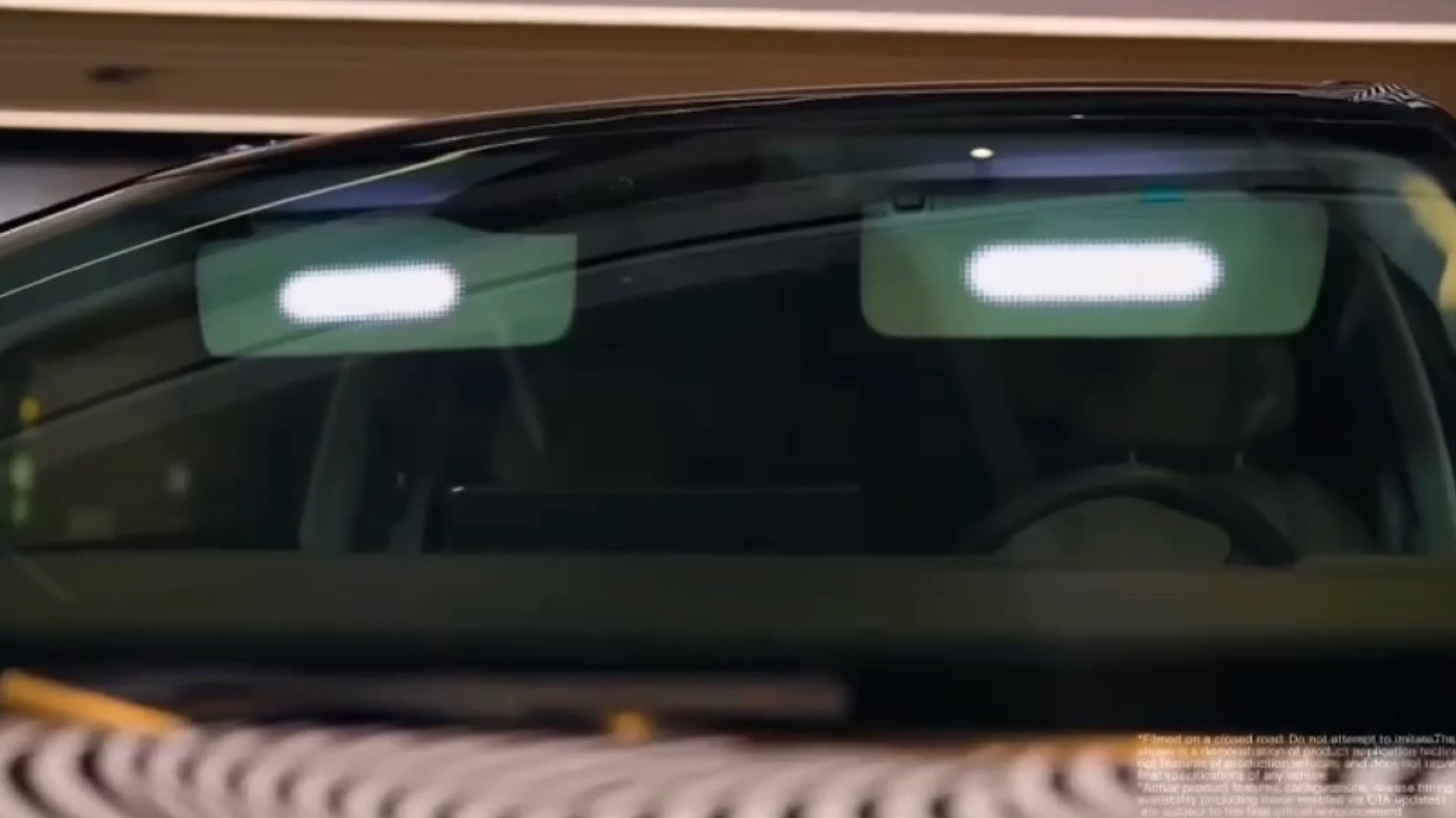 Xpeng показала роботакси с дисплеями на солнцезащитных козырьках