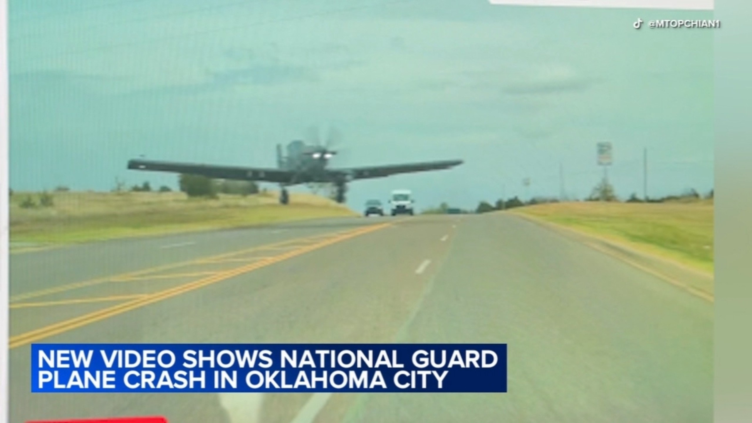 В США беспилотная Tesla уклонилась от падающего самолёта