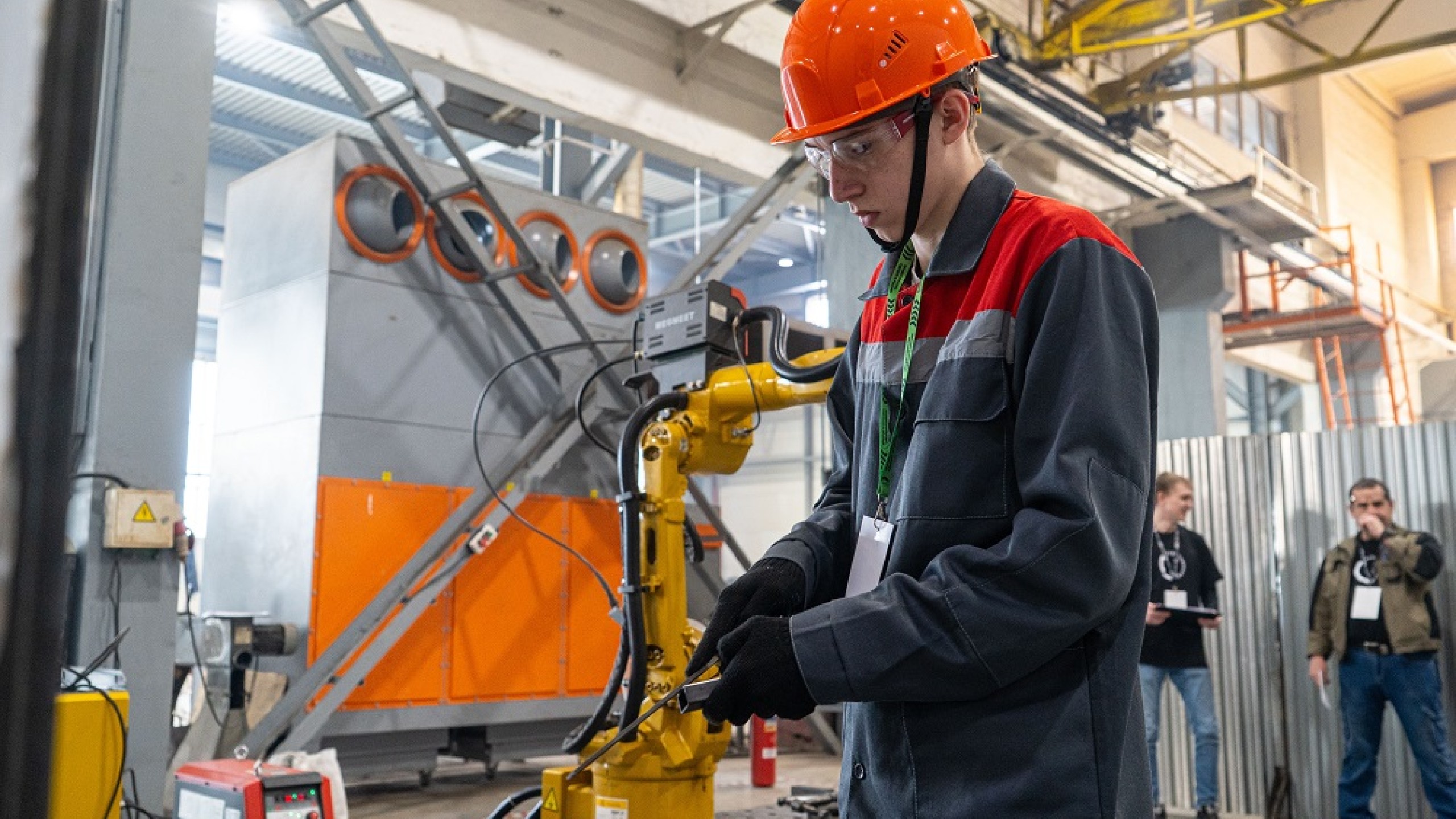 На КРМЗ проходит чемпионат по роботизированной сварке