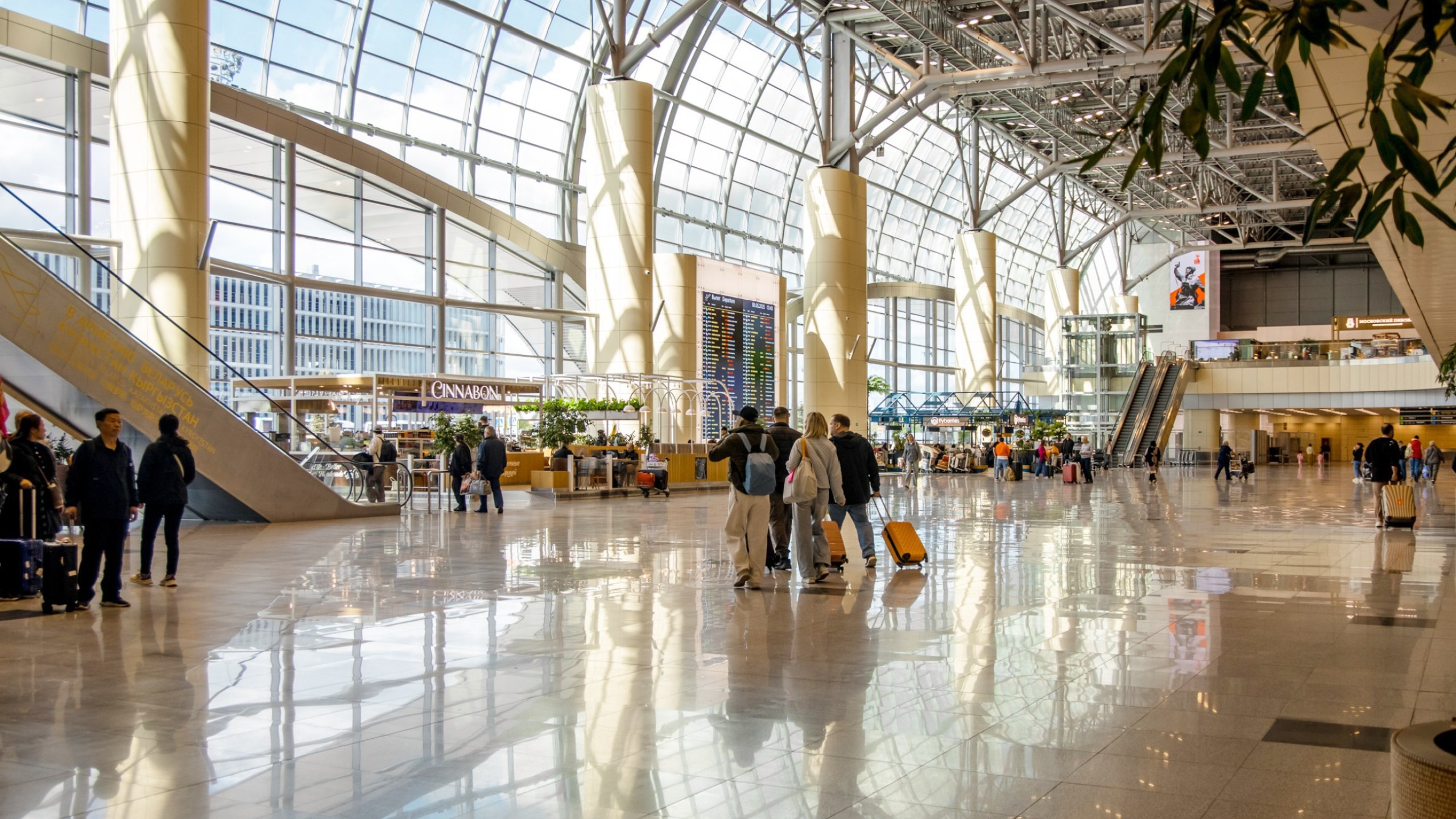 Фото: аэропорт Домодедово, https://business.dme.ru/company/press-centr/press-relizy/aeroport-domodedovo-podvel-itogi-raboty-v-maiskie-prazdniki/?year=&month=&theme=