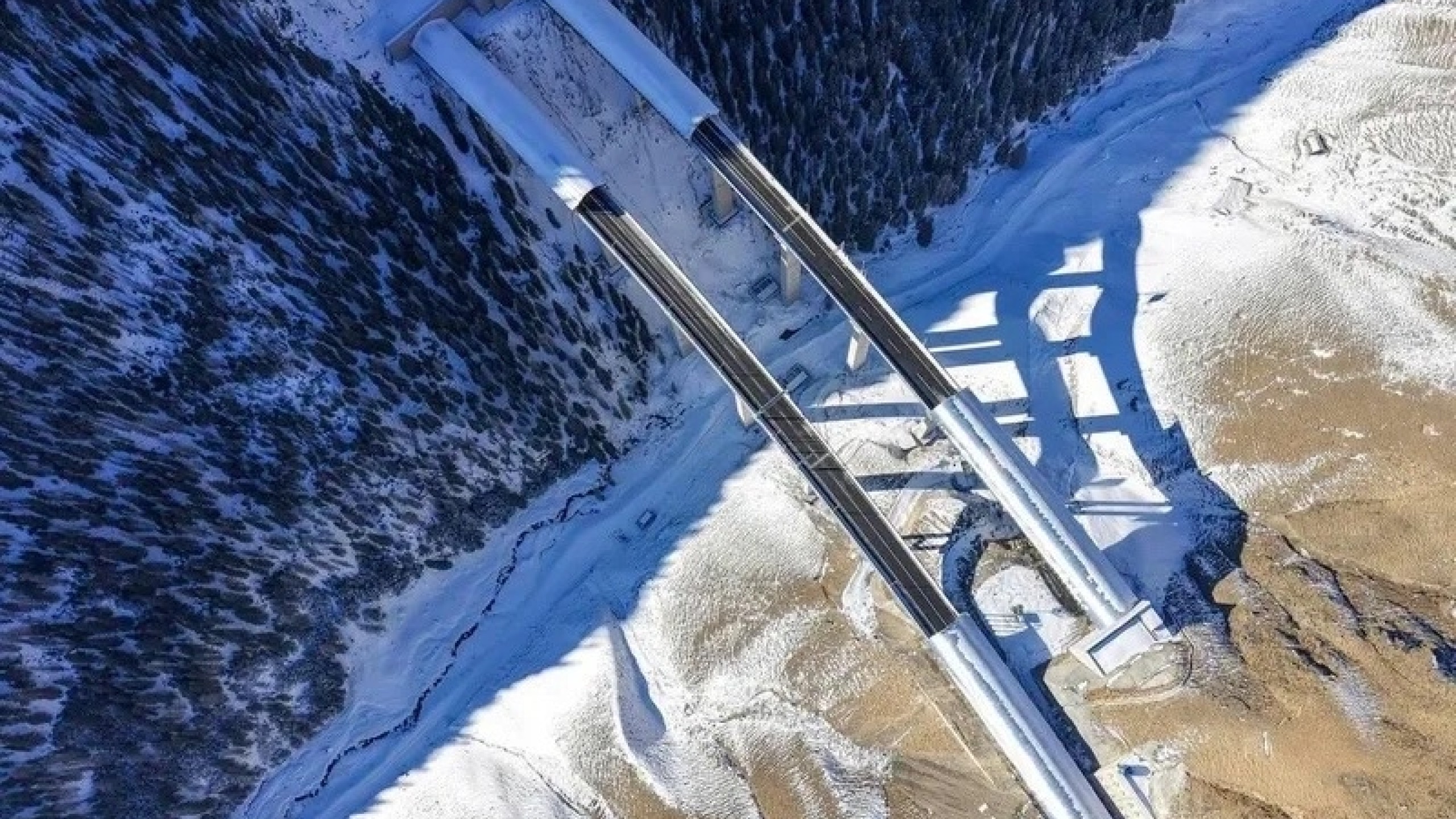 В Китае запустили движение по самому длинному автомобильному тоннелю в мире