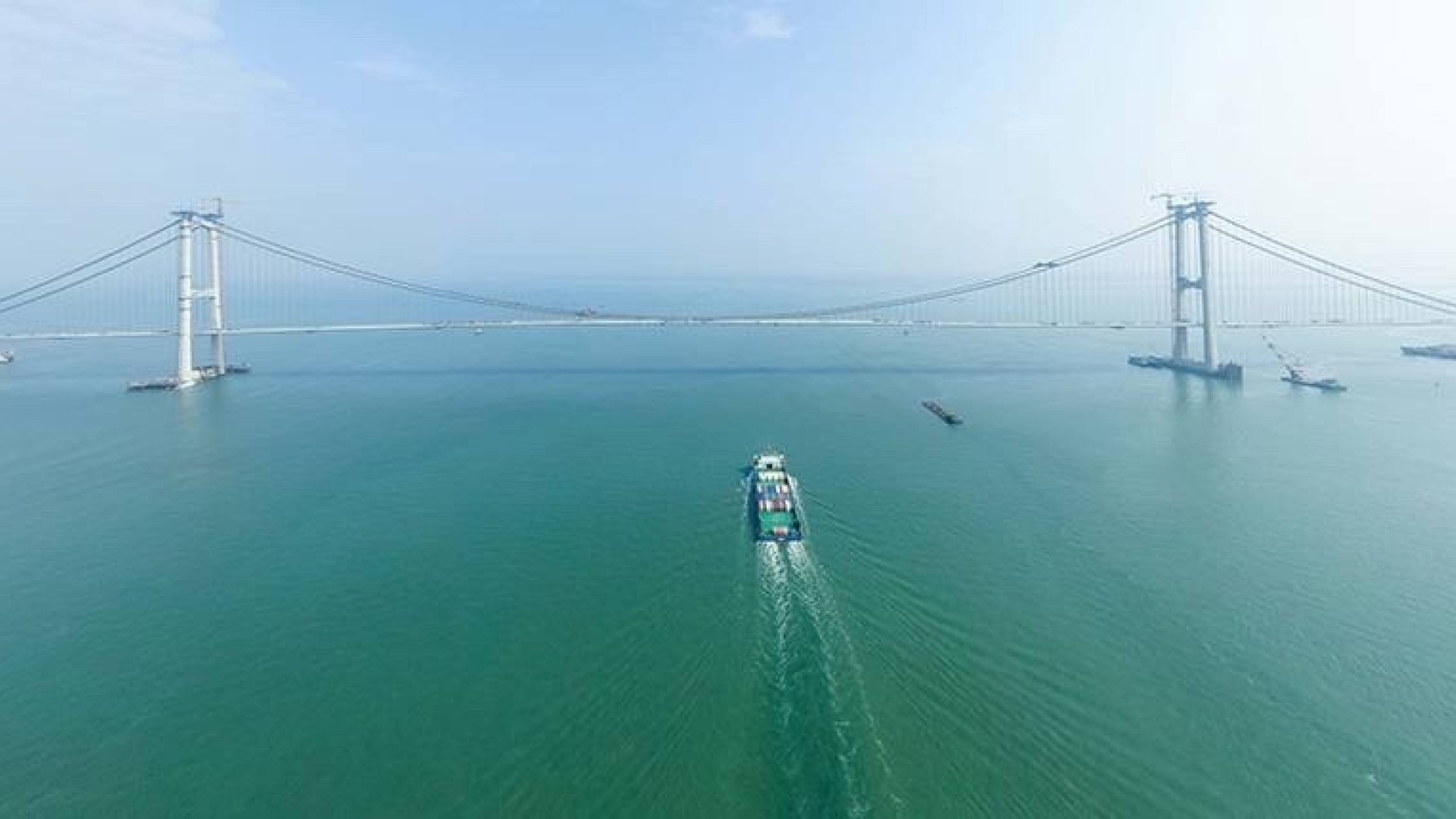 Открыт самый большой в мире подвесной морской мост