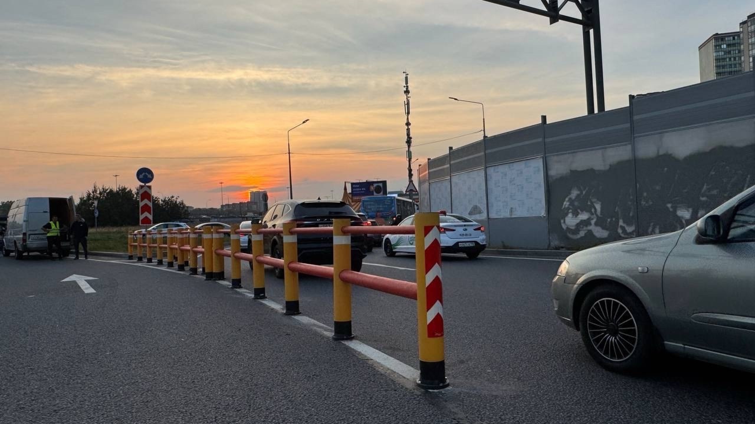 В Мурино за два дня обезопасили кольцевой перекресток