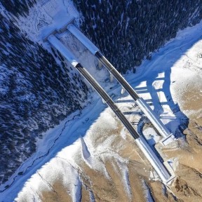 В Китае запустили движение по самому длинному автомобильному тоннелю в мире