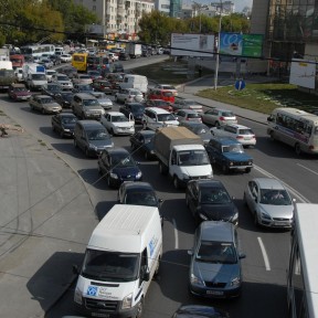 В России предложили сделать все дороги платными