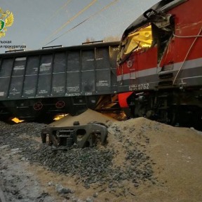 В Пермском крае с рельсов сошли 10 вагонов грузового поезда