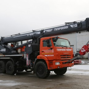 Галичский завод представил новую серию автокранов «Графит»