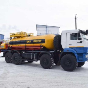 Уральский завод спецтехники выпустил новую машину для обработки нефтяных скважин