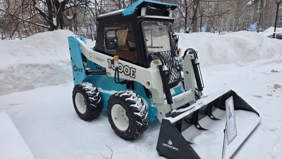 В Санкт-Петербурге тестируют  бесшумную электрическую снегоуборочную технику