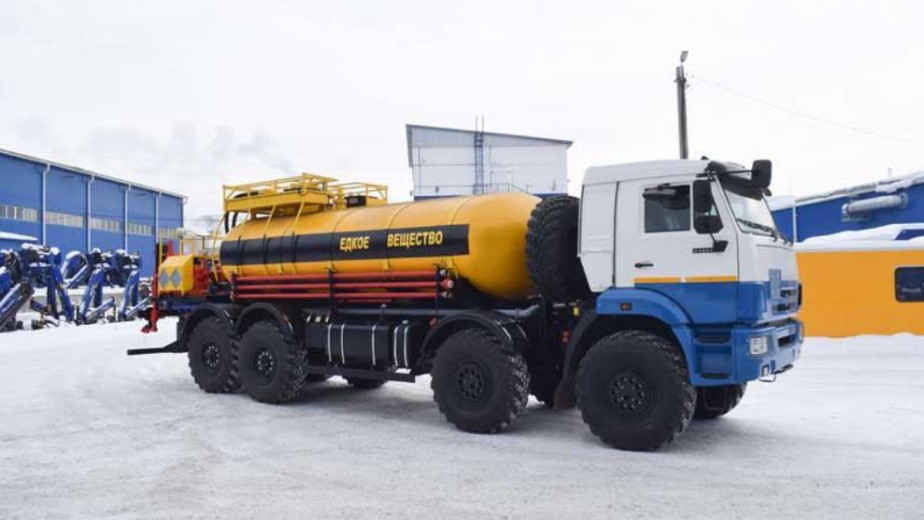 Уральский завод спецтехники выпустил новую машину для обработки нефтяных скважин