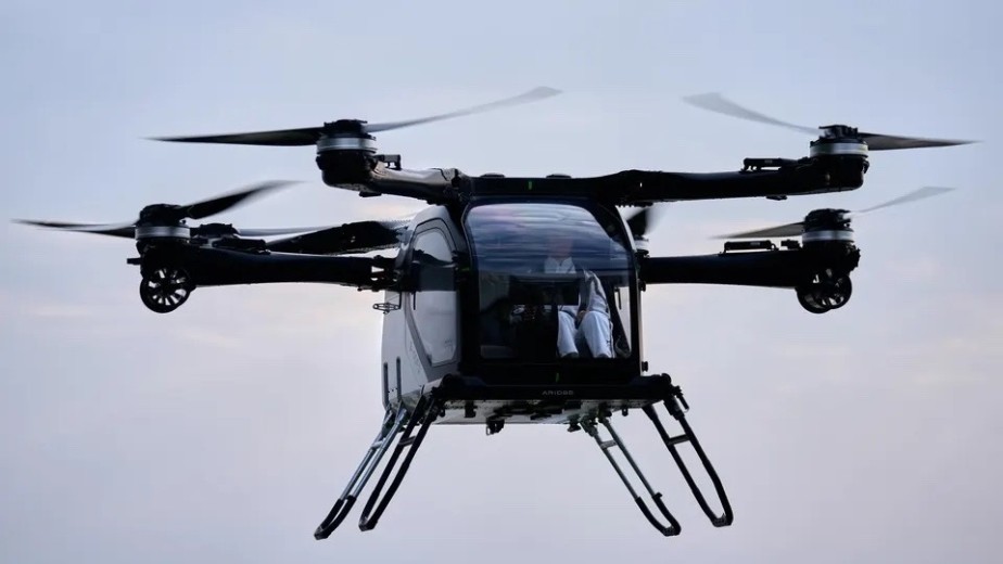 Китайская Aridge готовится к серийному выпуску минивэнов с летающим модулем