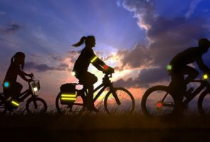 Велосипедистов обяжут носить световозвращающие элементы