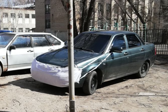 Житель Саратова защитил свой автомобиль от коронавируса «медицинской маской»