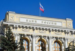 Банк России запретил денежные переводы из России представителям 43 стран