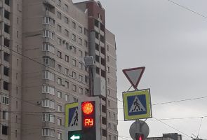 На петербургских светофорах появились буквы «АУ»