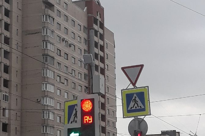 На петербургских светофорах появились буквы «АУ»