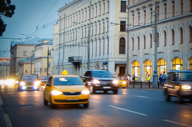 Самые вежливые водители ездят в Москве и Петербурге