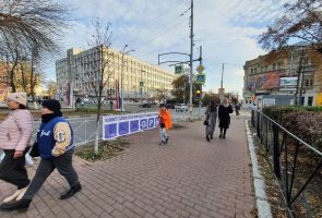 В Новосибирске забор огородили вторым забором