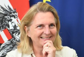 Бывшая глава МИД Австрии переехала в Рязанскую область