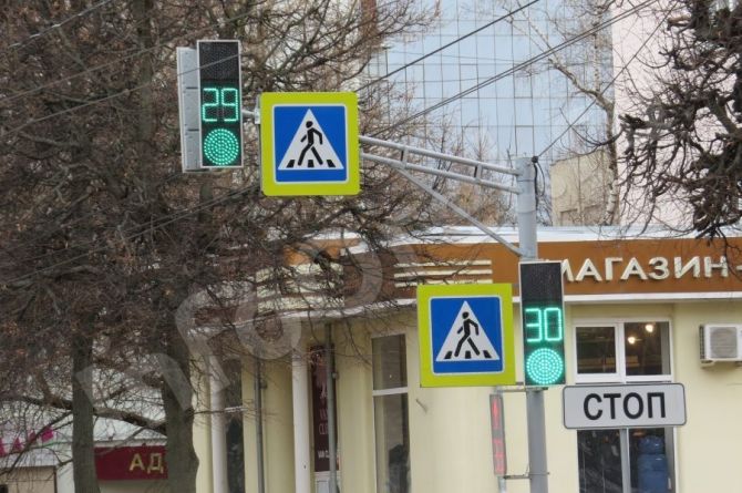 В Екатеринбурге дорожные знаки стали покрывать керамикой