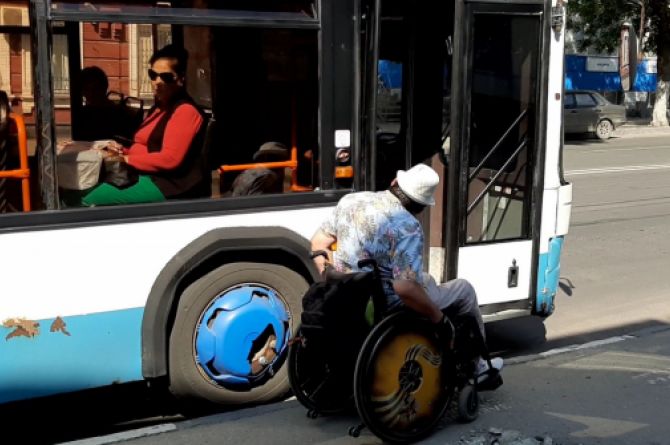 В Минтрансе предлагают помечать транспорт для инвалидов специальным знаком