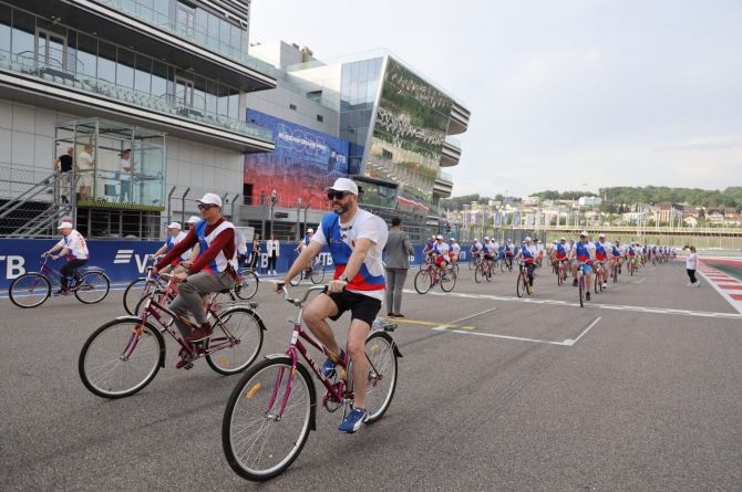 Более 200 человек приняло участие в благотворительном велозаезде в Сочи