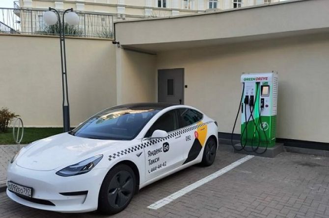 Российский стартап GreenDrive установит на трассе М-4 20 зарядных станций для электрокаров