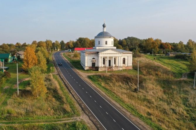 Во Владимирской области благодарные за ремонт дороги жители спели подрядчику песни под гармонь