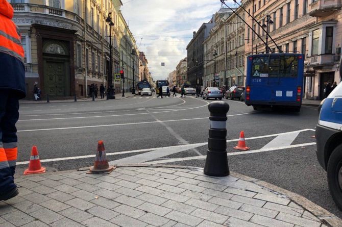 В центре Санкт-Петербурга установили французские сигнальные столбики
