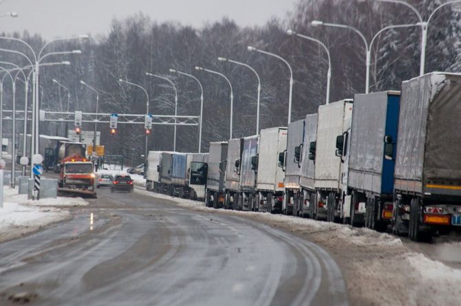 Электронные очереди для грузовиков на границе РФ заработают с сентября 2023 года