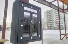 Челябинский активист установил урны для голосования окурками