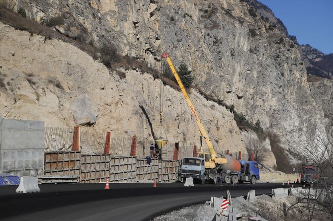 Участок Транскавказской магистрали защитят от камнепадов