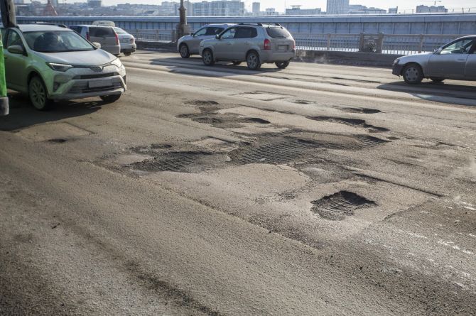 Мэр Новосибирска: бюджета города хватает только на ремонт 5% дорог. Вместо необходимых 10%
