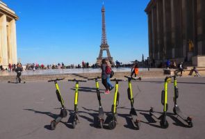 В Париже полностью запретят прокат электросамокатов