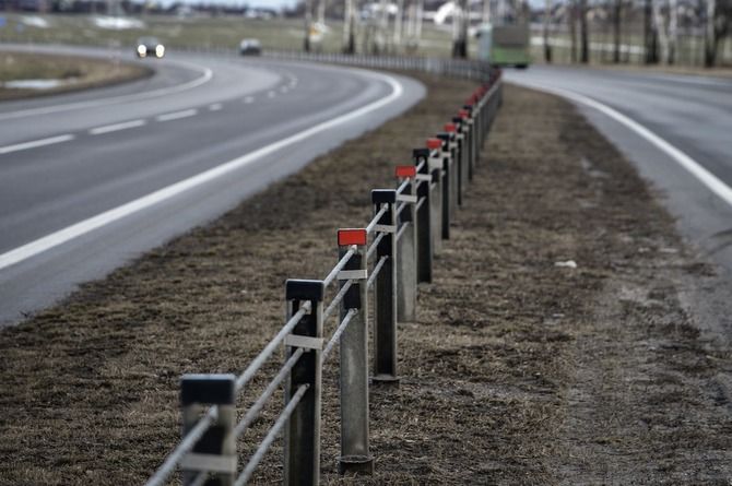 В Подмосковье впервые в России установили тросовую барьерку на двухполосных дорогах