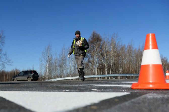 Почти 600 тысяч км российских дорог разметят битым стеклом