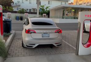 Tesla представила функцию ASS