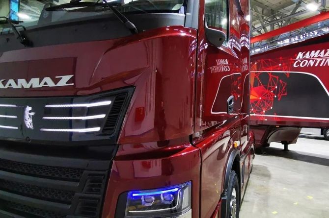 КАМАЗ начинает тестирование беспилотных грузовиков на М-11