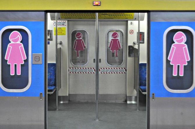 Общественная палата Ленобласти предлагает ввести «женские» вагоны в метро