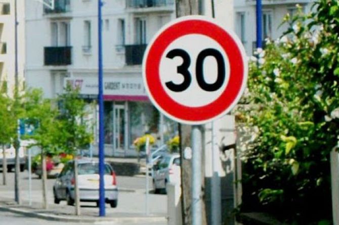 В Париже введён скоростной режим в 30 км/ч. На территории всего города