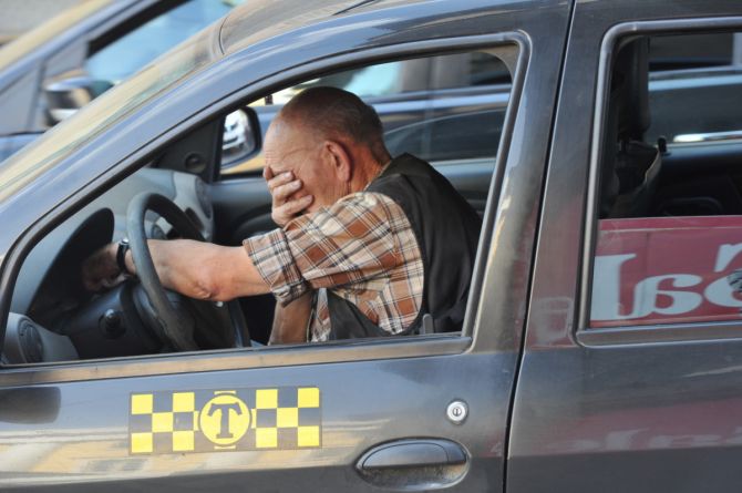 Новый закон «О такси»: контроль за усталостью водителей и фонарь на крыше